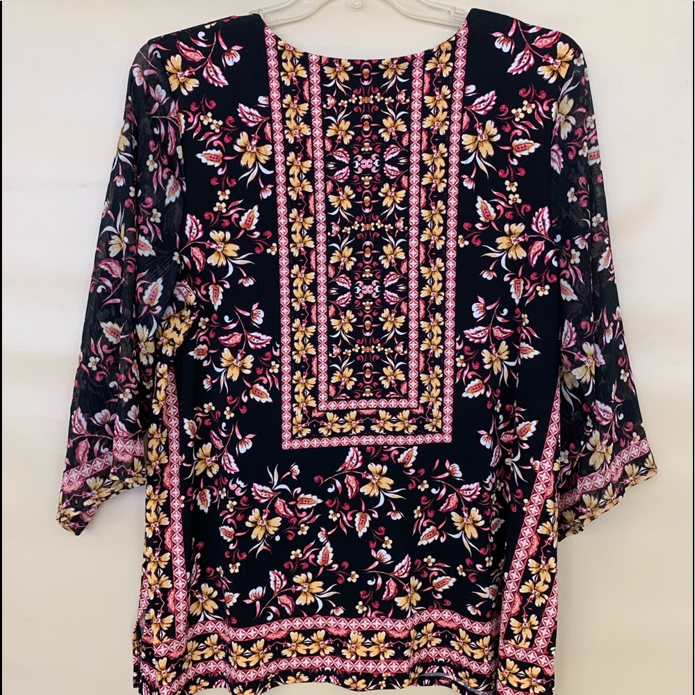 J M Collection 2X Womens black w/flower print tunic top.